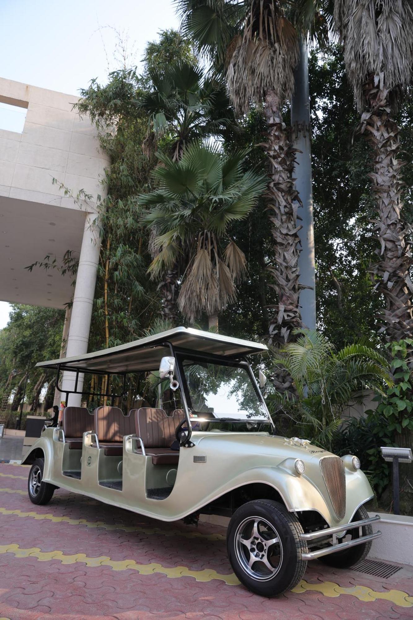 Bravura Gold Resort Meerut Luaran gambar