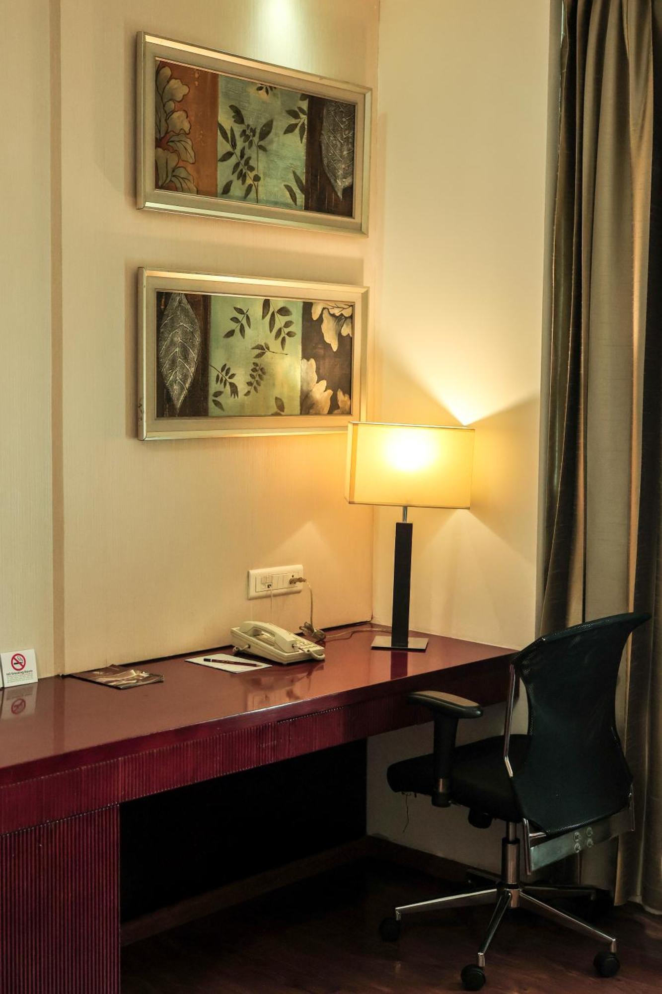 Bravura Gold Resort Meerut Luaran gambar