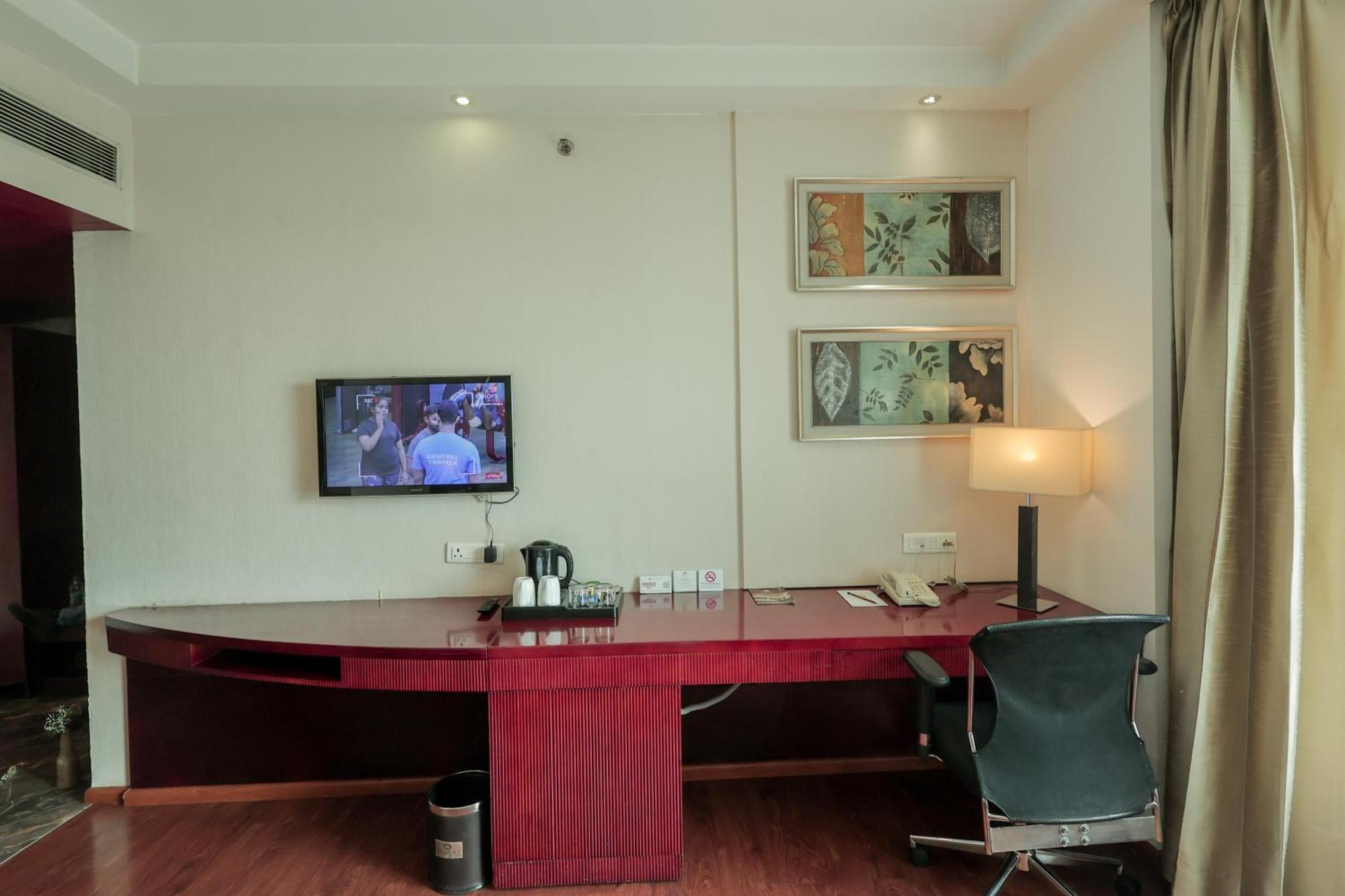 Bravura Gold Resort Meerut Luaran gambar